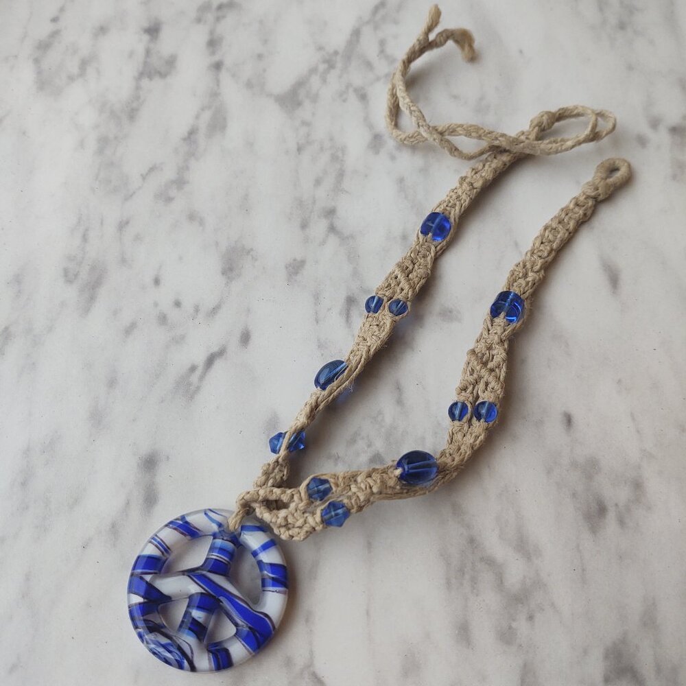 GLASS ART PEACE SIGN MARBLED BLUE MACRAME PENDANDT BEADED NECKLACE CHOKER